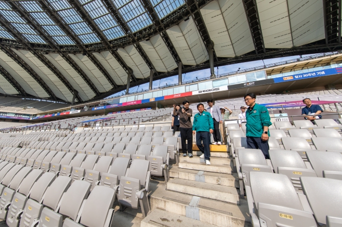 FC바르셀로나 친선경기 앞두고 월드컵경기장 총괄안전점검 기사 이미지