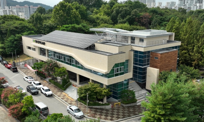 청주흥덕도서관, 그린리모델링 마무리  재개관 기사 이미지